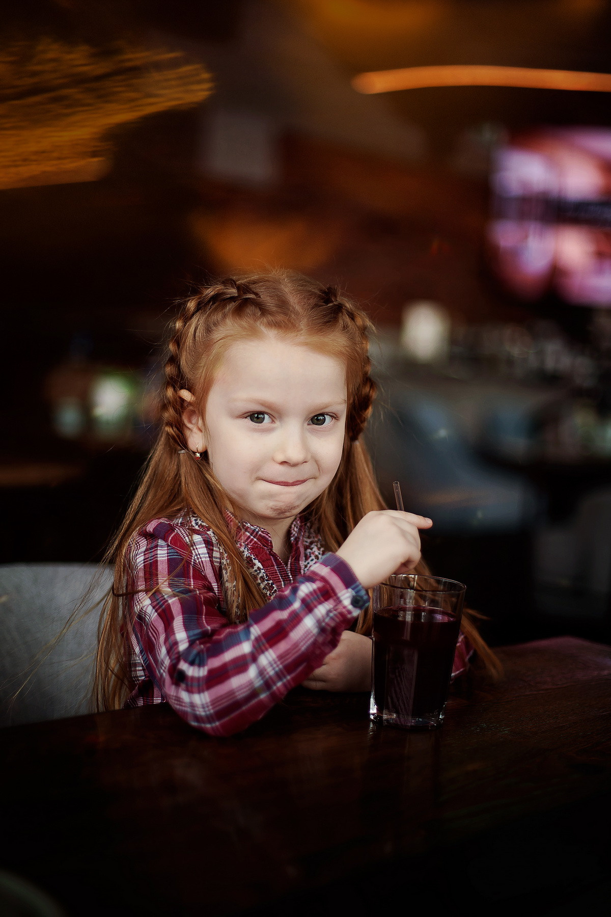 Фотосессия сестричек в ТЦ. Детский и семейный фотограф в Москве Левандовская Анастасия