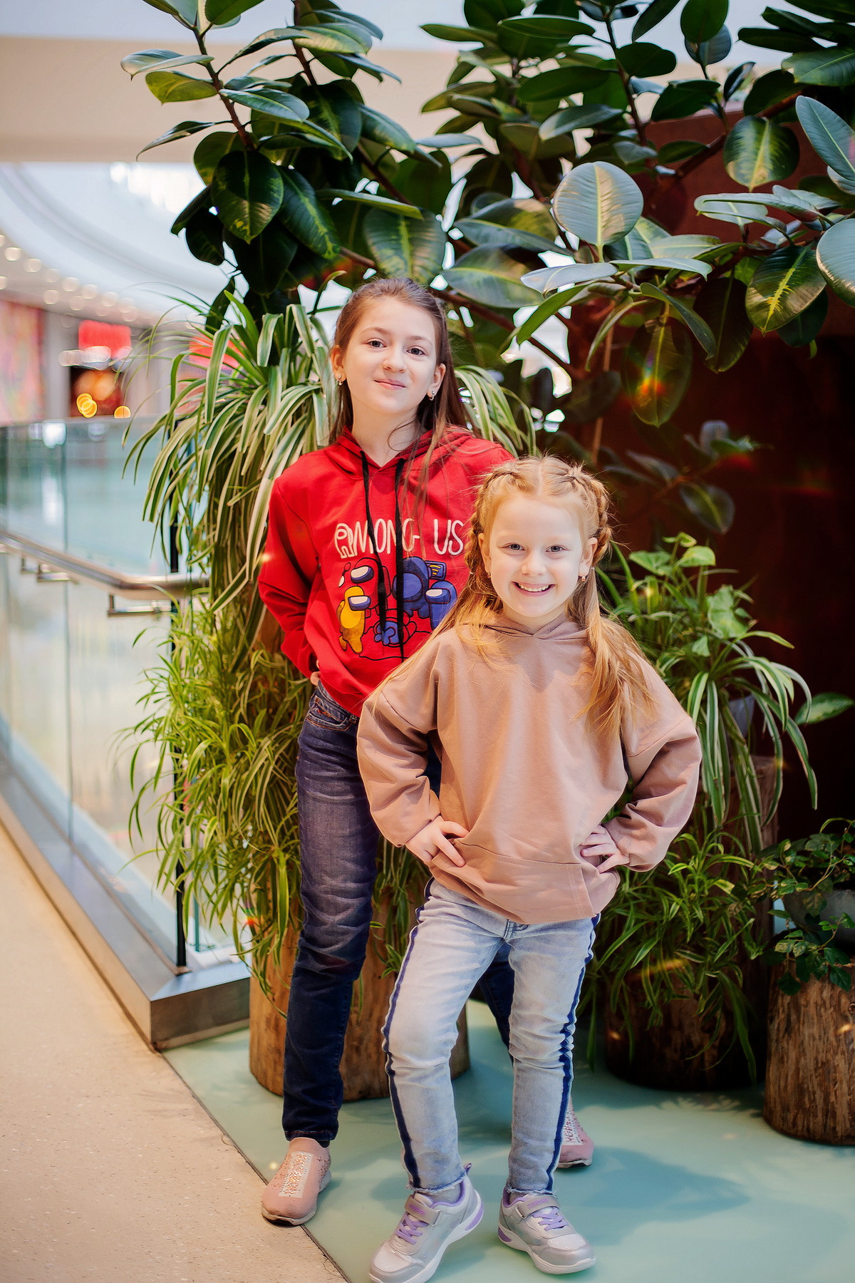 Фотосессия сестричек в ТЦ. Детский и семейный фотограф в Москве Левандовская Анастасия