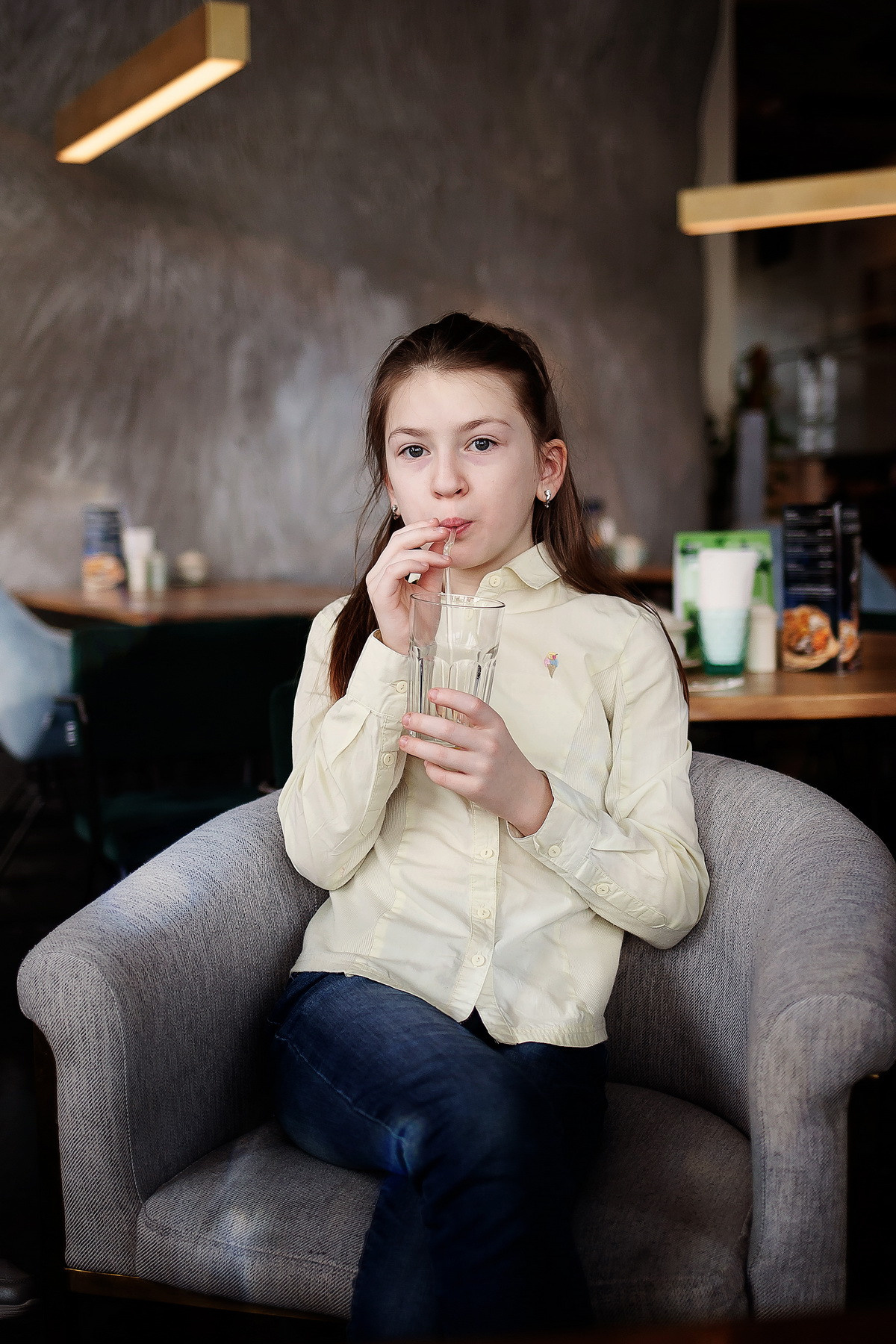 Фотосессия сестричек в ТЦ. Детский и семейный фотограф в Москве Левандовская Анастасия