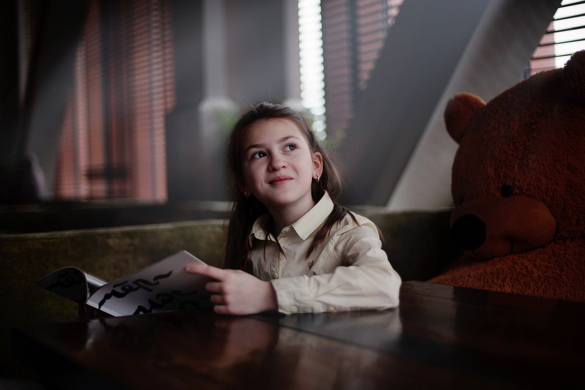 Фотосессия сестричек в ТЦ. Детский и семейный фотограф в Москве Левандовская Анастасия