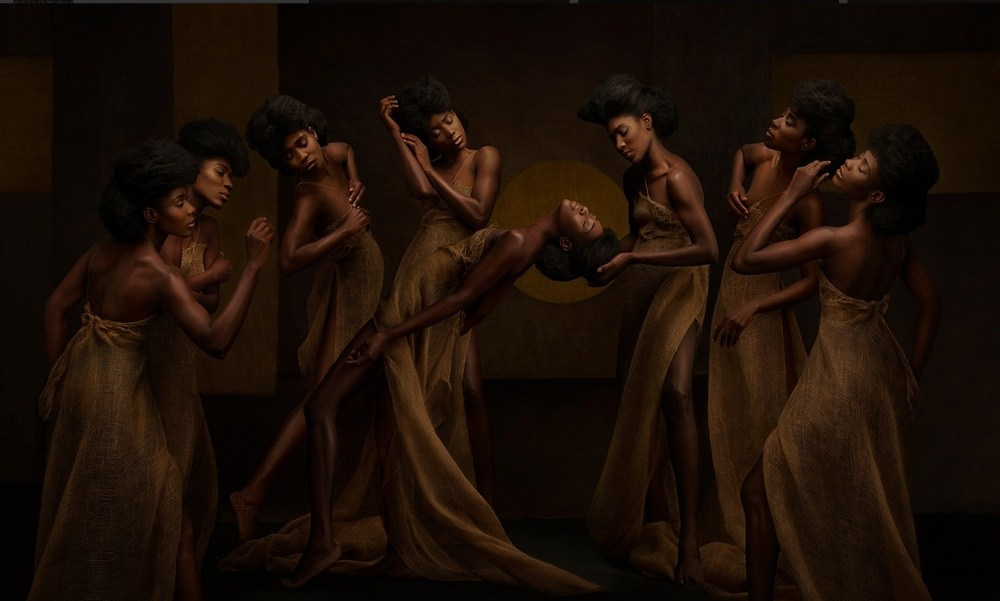 Форуг Явари — австралийская фотохудожница, портретный фотограф