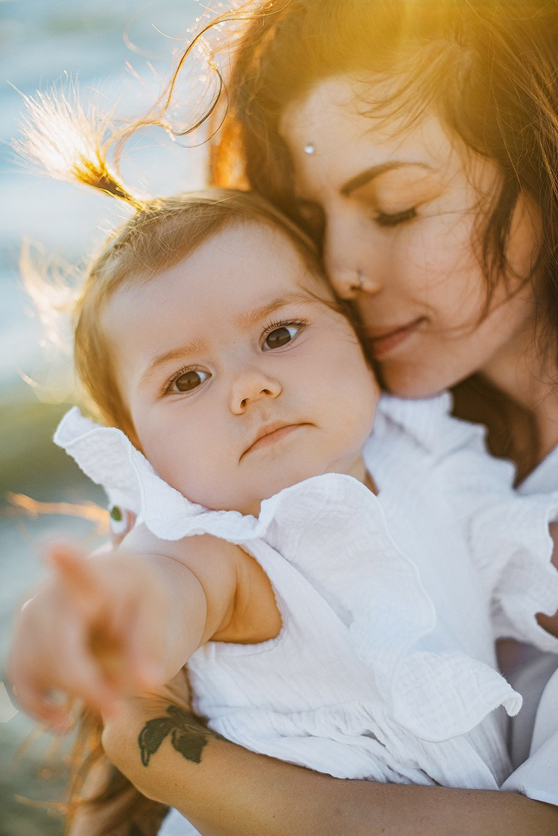 малышка и мама