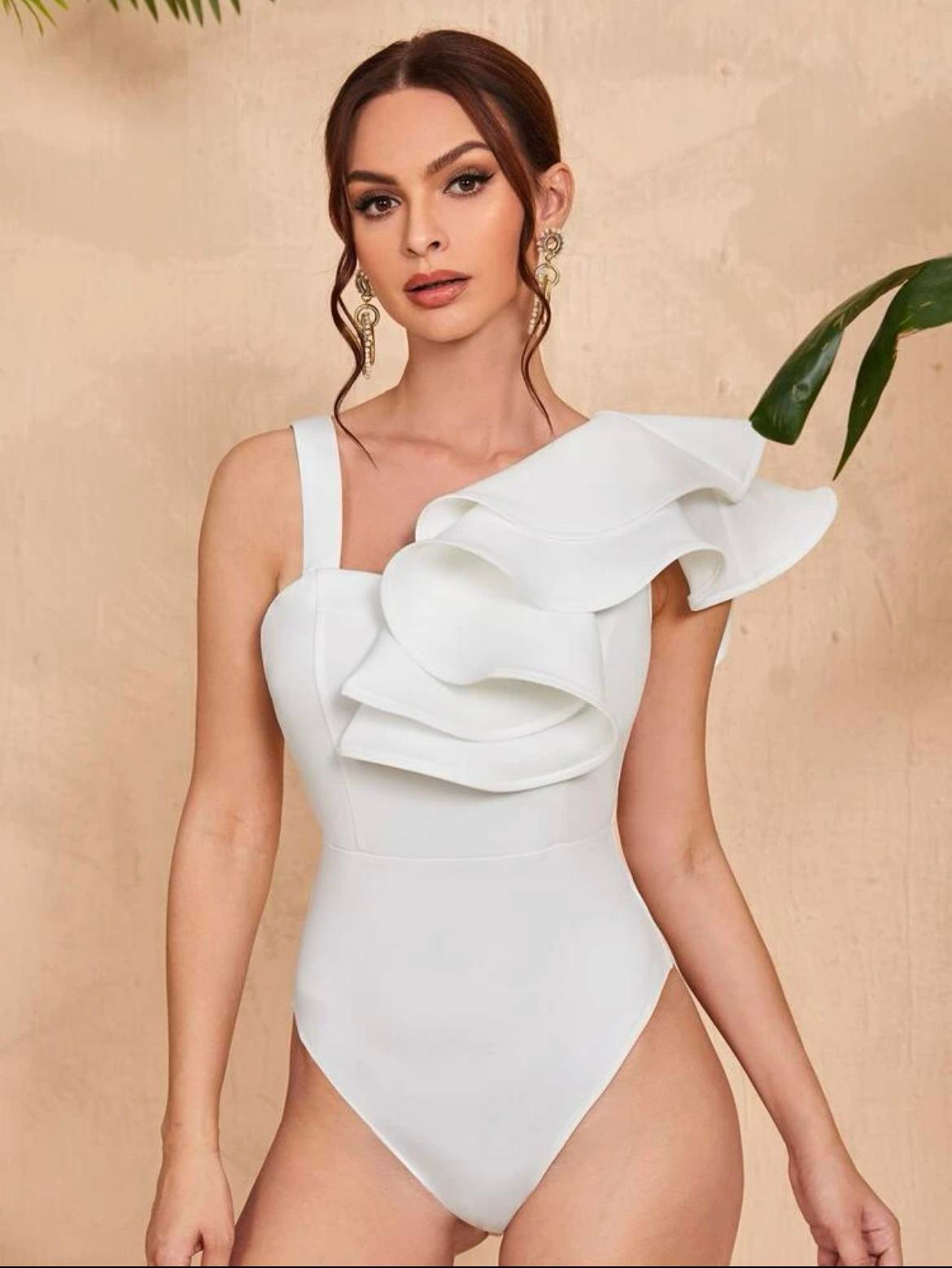 Боди с воланом . Цвет белый . Размер 48 - 50 