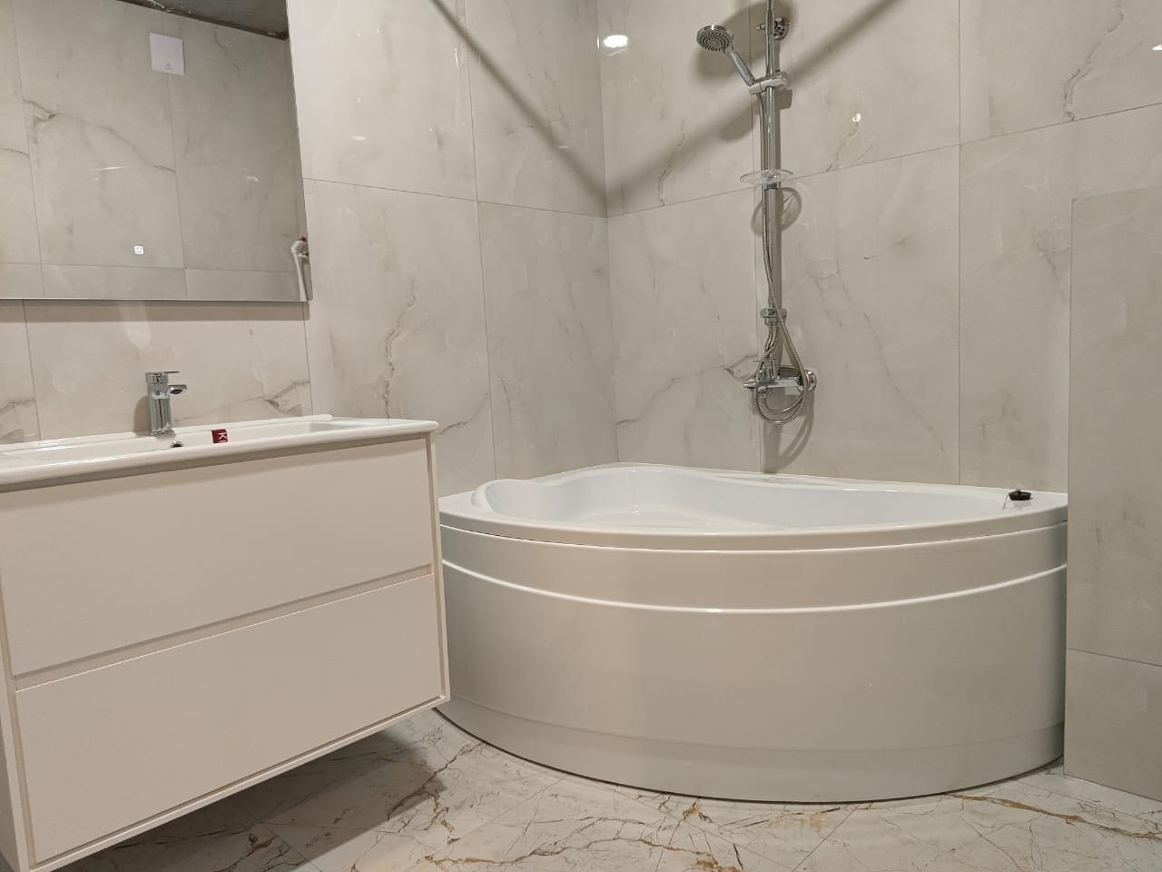 Ванная комната (ул. Симонова д. 11). Ремонт санузла, туалета, ванной под ключ в Казани. Укладка плитки