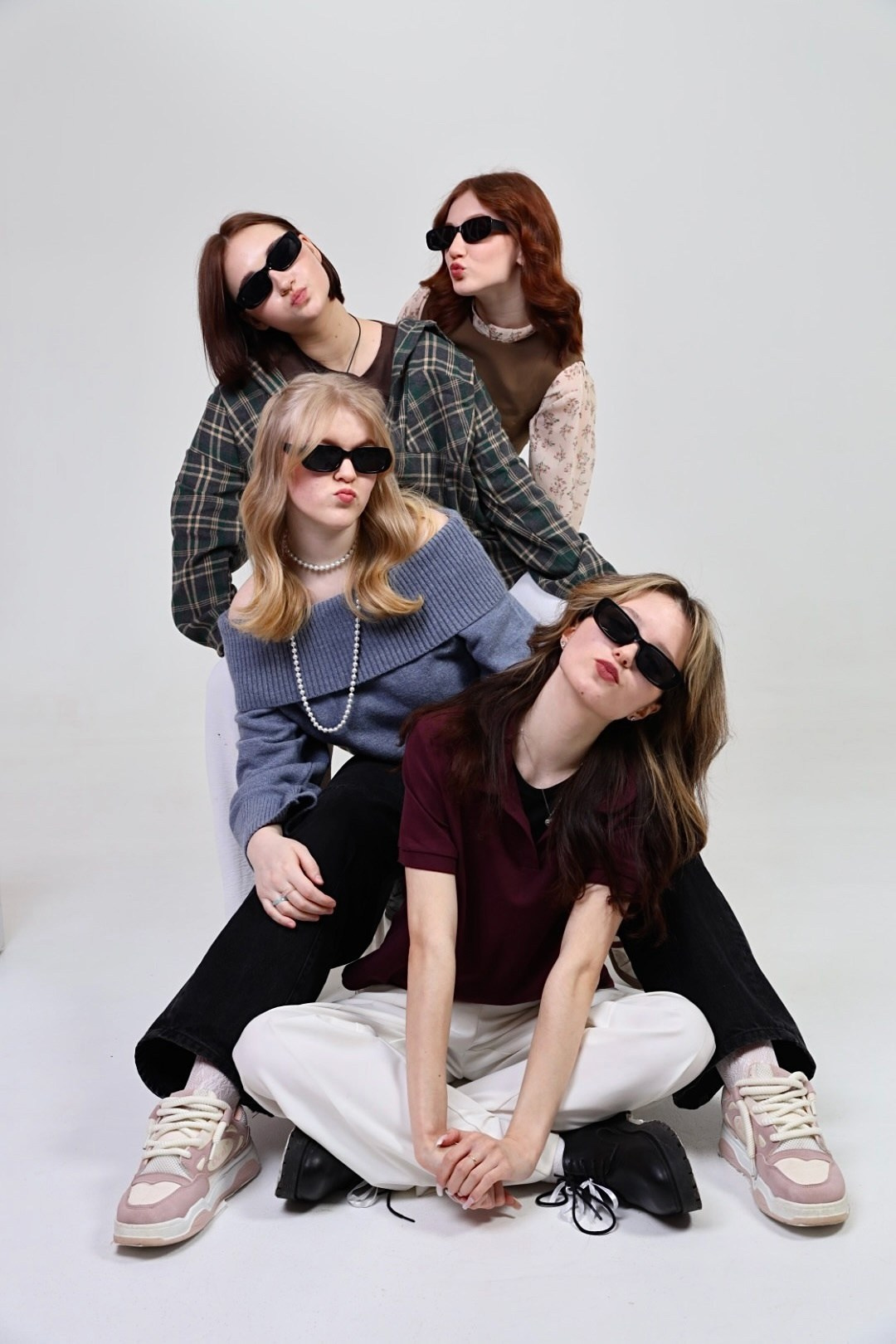 По трое-пятеро