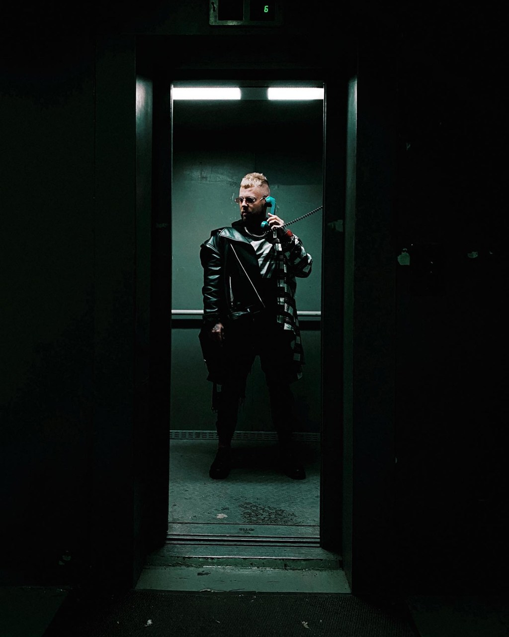 Современная концептуальная фотография о теле, уязвимости и идентичности. Визуальная практика на стиле честности, пост-иронии и искусства.Рекламная фотография, Концептуальная фотография, Современный художник, Психология, Коммерческий фотограф, Репортажный фотограф, Стрит фотография, Арт, Сюрреализм, Мобильная фотография, Снято на айфон, Дима Бурза