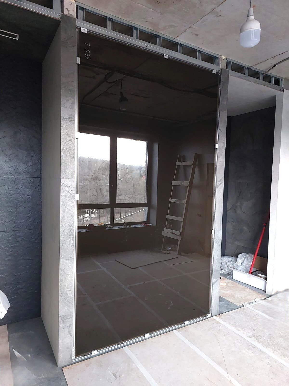 Умное зонирование пространства с помощью матового стекла