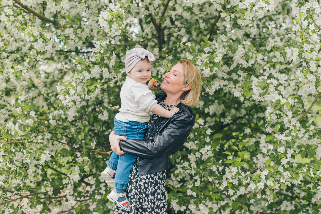 Семейная фотосессия в яблонях. Сакура Казань