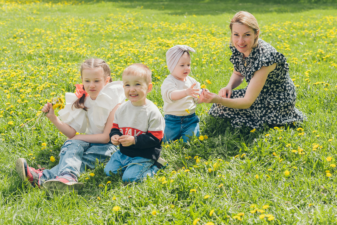 Семейная фотосессия в яблонях. Сакура Казань