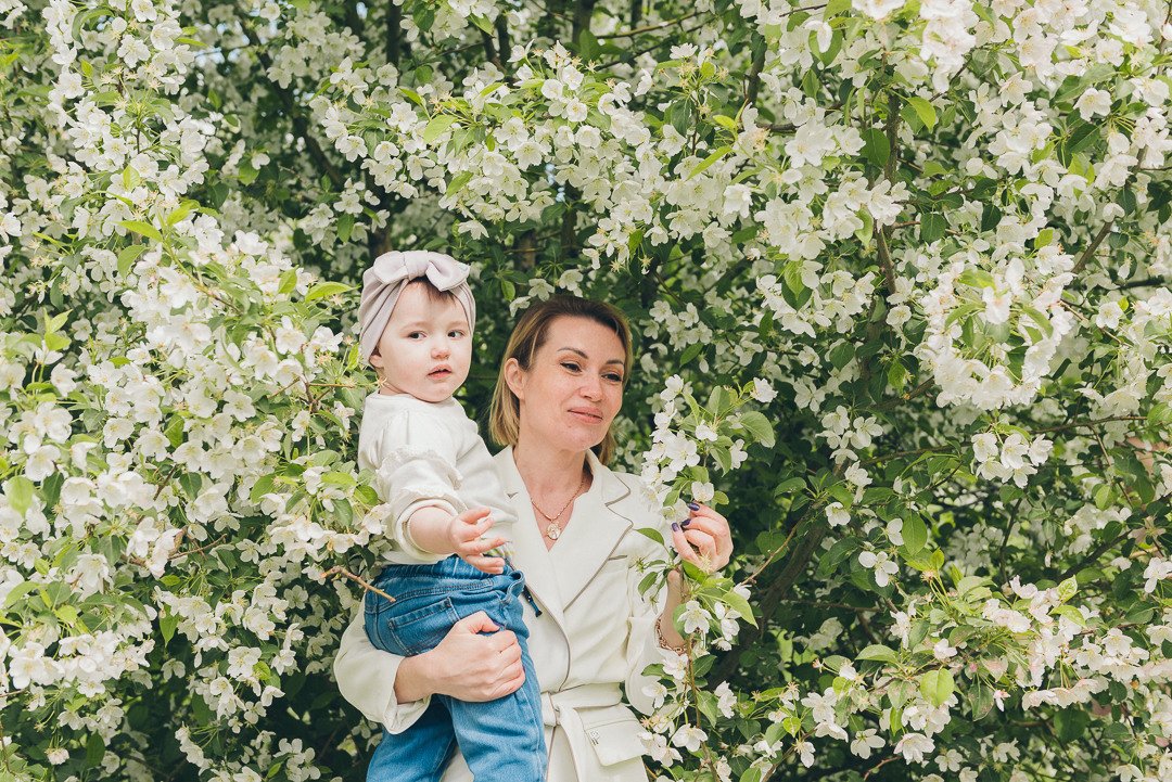 Семейная фотосессия в яблонях. Сакура Казань