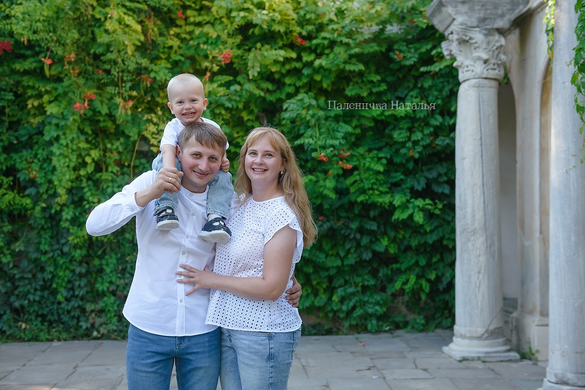 Семейный фотограф Форос, ЮБК, Севастополь.  Фотосессия в музейном дврике Херсонеса