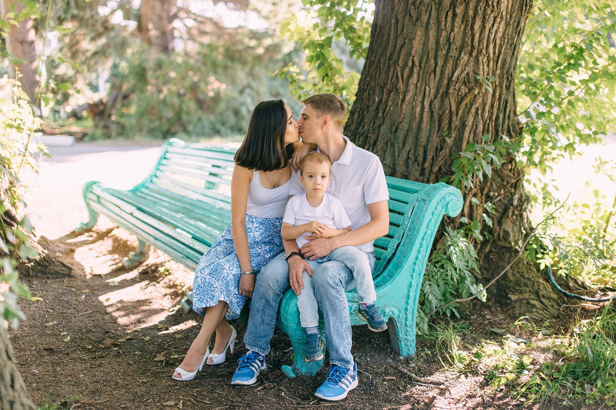 С семьей в саду. Семейный и детский фотограф в Москве Евгения Загайнова