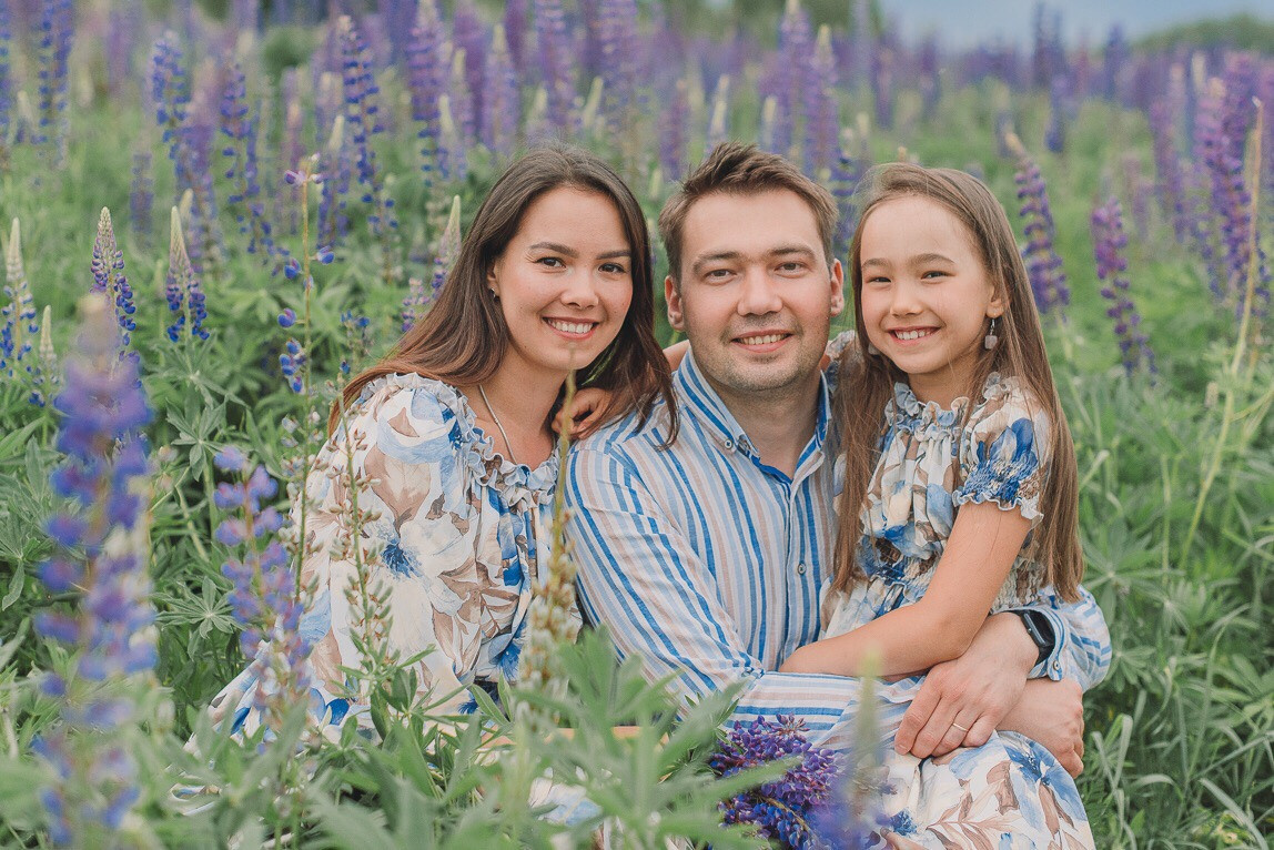 Семейная фотосессия Дины в люпинах