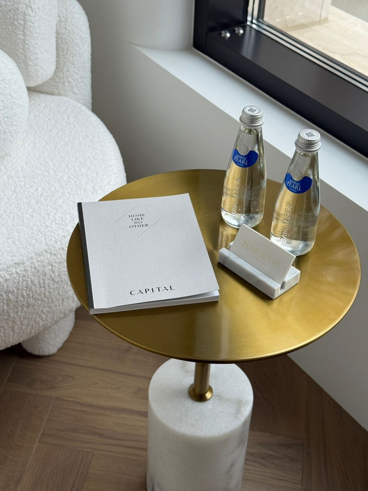 Дизайн студия, занимаемся разработкой Дизайн проектов, реализацией проектов под ключ. Мы находимся в городе Екатеринбург. Зовут Рената