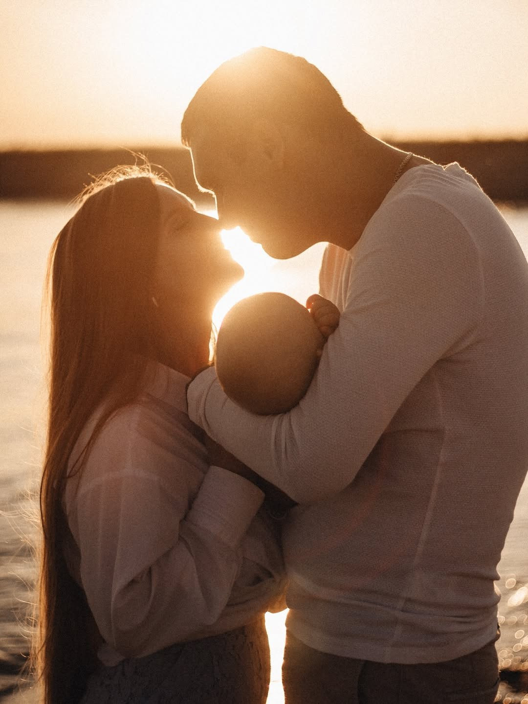 Счастливая семья на прогулке в парке, Новосибирск