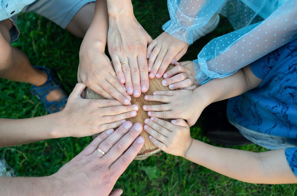 Прогулка большой семьёй