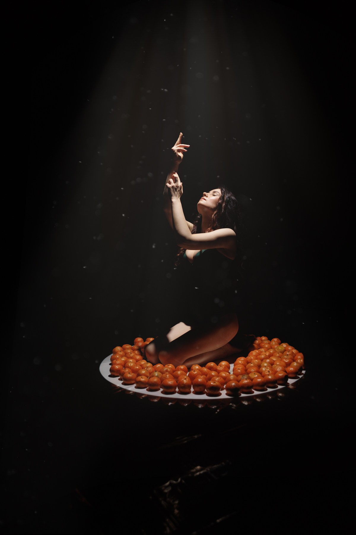 Света и мандарины. Фотограф женского портрета, беременности и материнства Харькова Елена