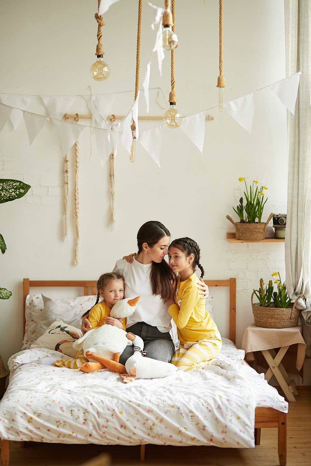 мама и дочки Краснодар, красивая фотосессия в студии Loft potolok