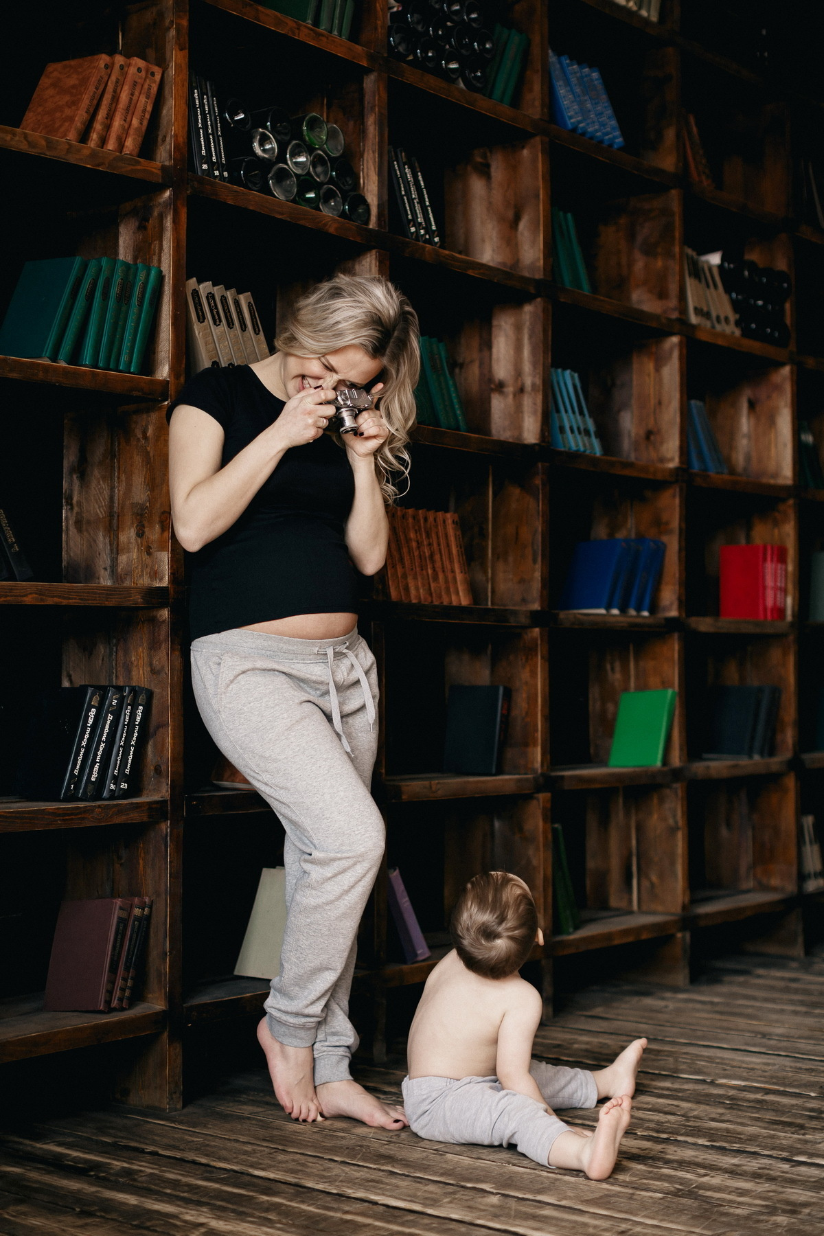 Сесейная фотосессия в студии Владивостока. Фотограф во Владивостоке Антон Блохин