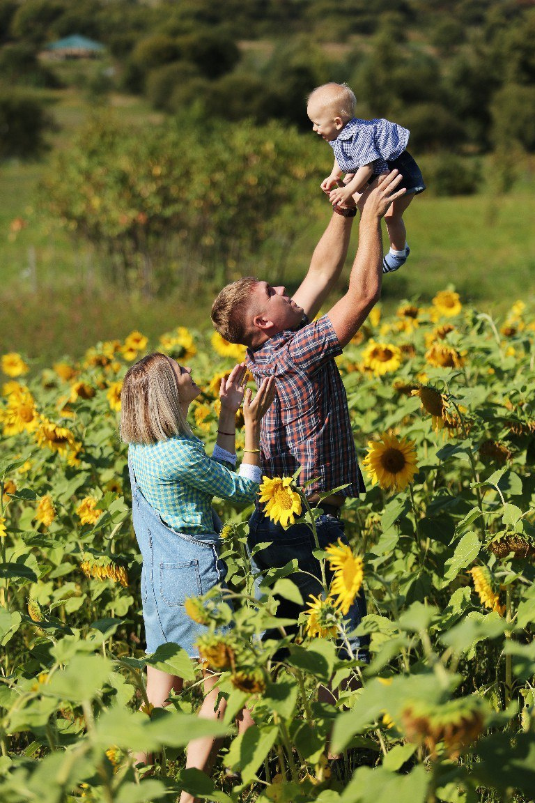 Фотосессия в подсолнуховом поле во владивостоке. Фотограф во Владивостоке Антон Блохин