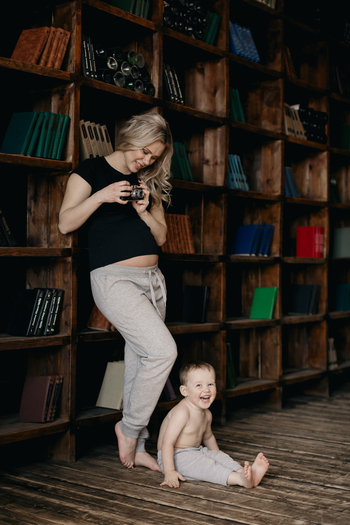 Сесейная фотосессия в студии Владивостока. Фотограф во Владивостоке Антон Блохин