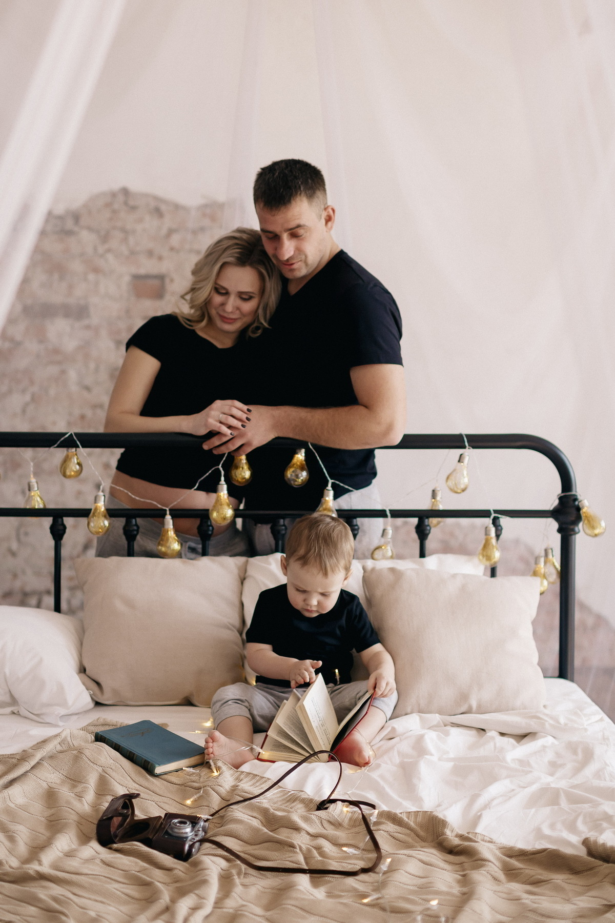 Сесейная фотосессия в студии Владивостока. Фотограф во Владивостоке Антон Блохин