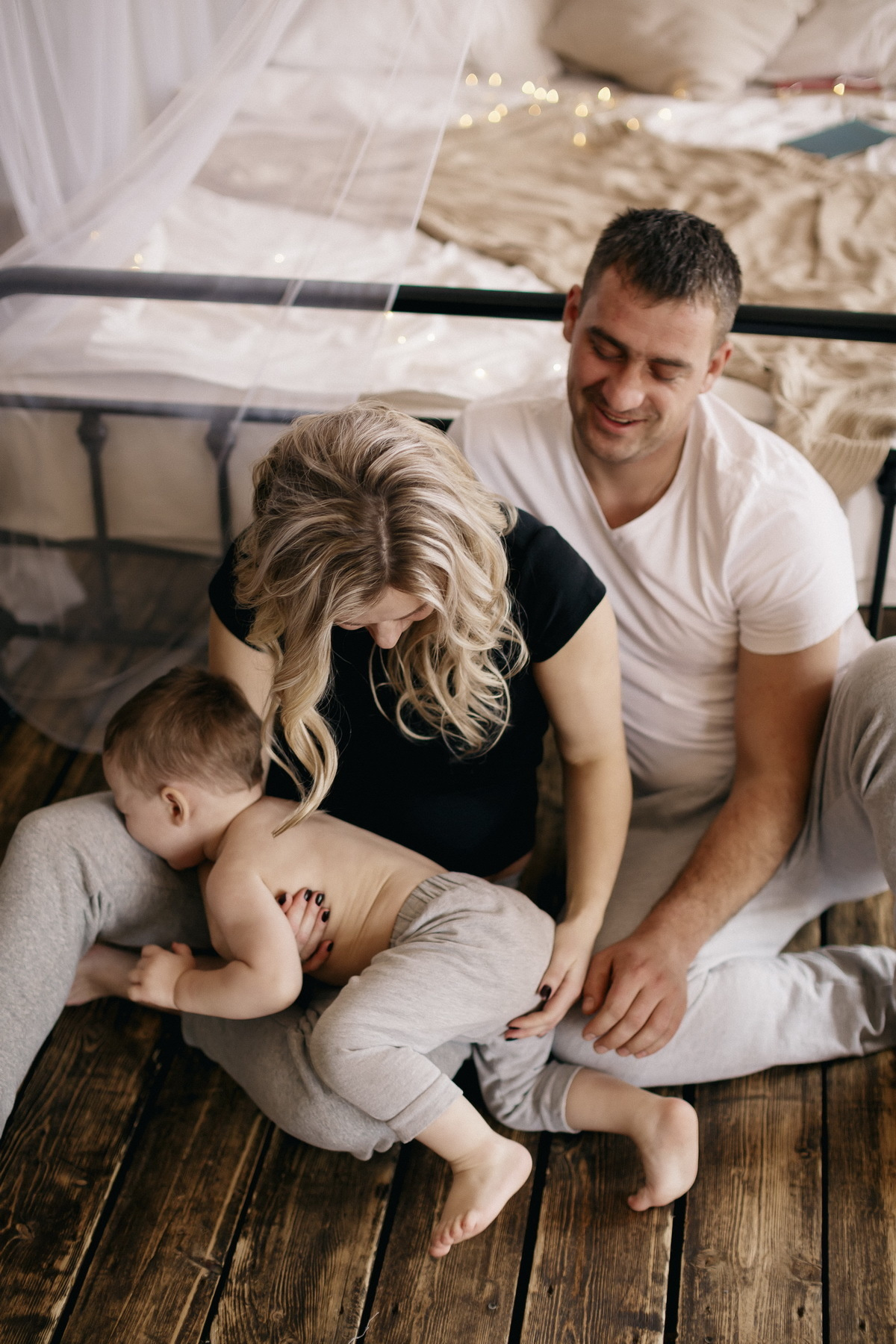 Сесейная фотосессия в студии Владивостока. Фотограф во Владивостоке Антон Блохин