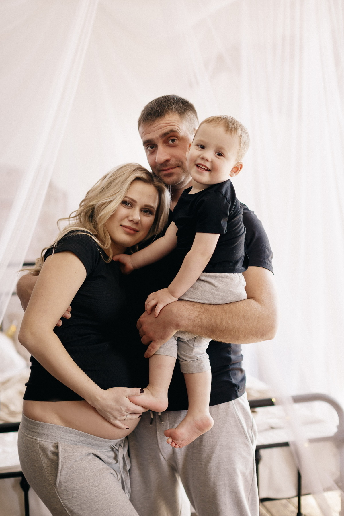 Сесейная фотосессия в студии Владивостока. Фотограф во Владивостоке Антон Блохин