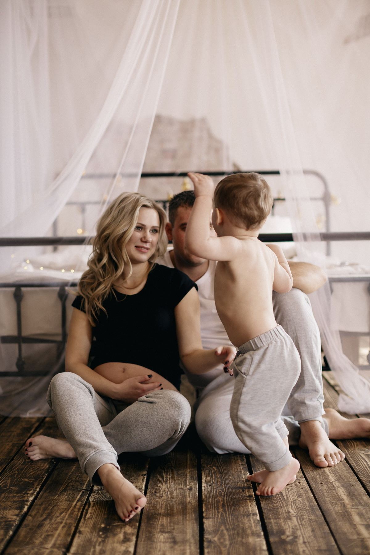 Сесейная фотосессия в студии Владивостока. Фотограф во Владивостоке Антон Блохин