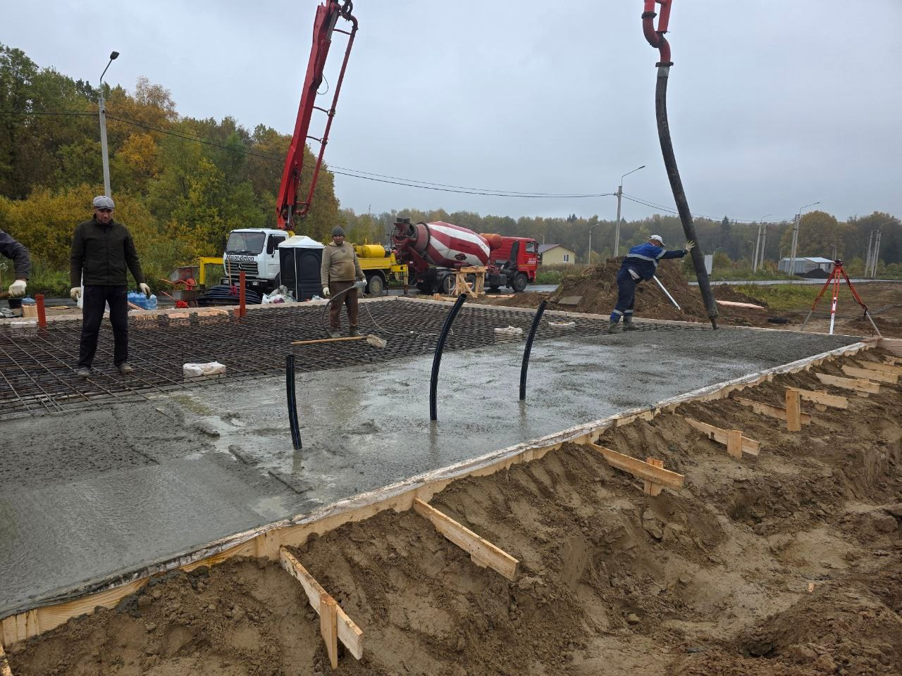 Заливка плиты бетоном