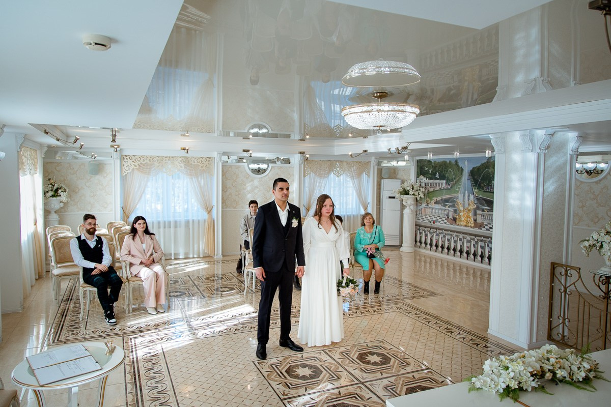Свадебная фотосессия в ЗАГСе. Свадебный фотограф в Санкт-Петербурге Антон Владимиров