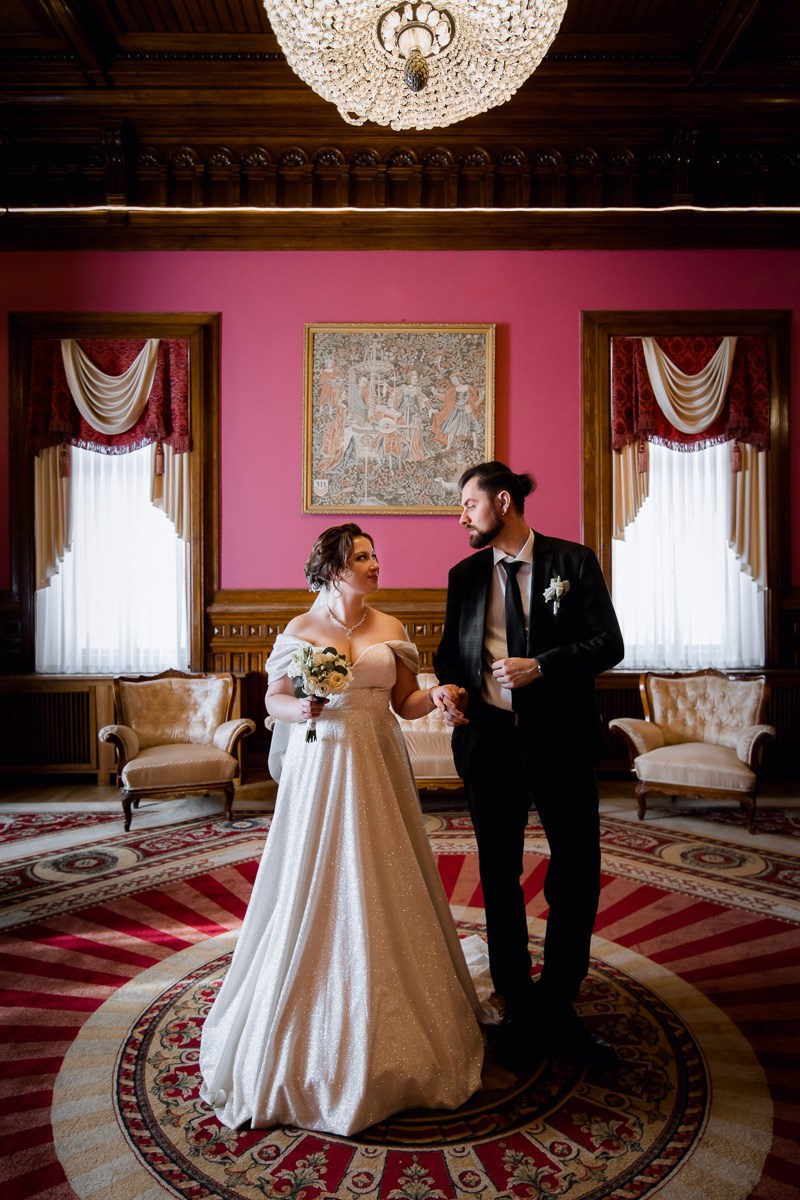 Жених и невеста переде росписью в ЗАГСе на фурштатской СПб. 