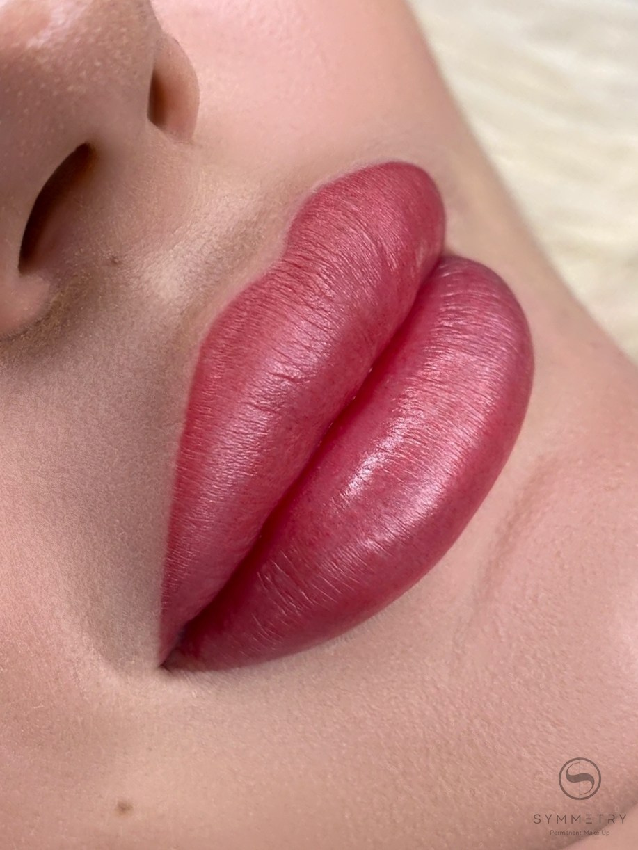 Алина. Студия перманентного макияжа, косметологии и массажа SYMMETRY в Москве, м. Киевская