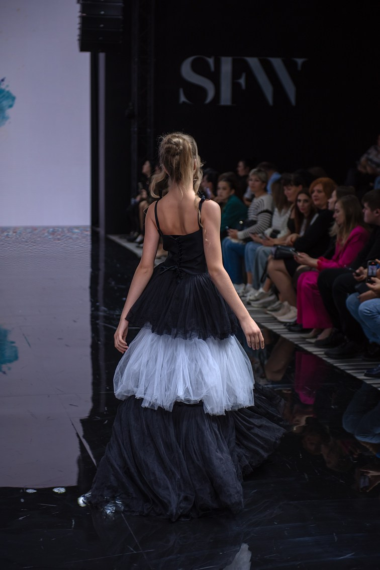 SochiFashionWeek2024 дизайнер Юлия Крылова. Семейный и коммерческий фотограф в Сочи Александр Бодунов