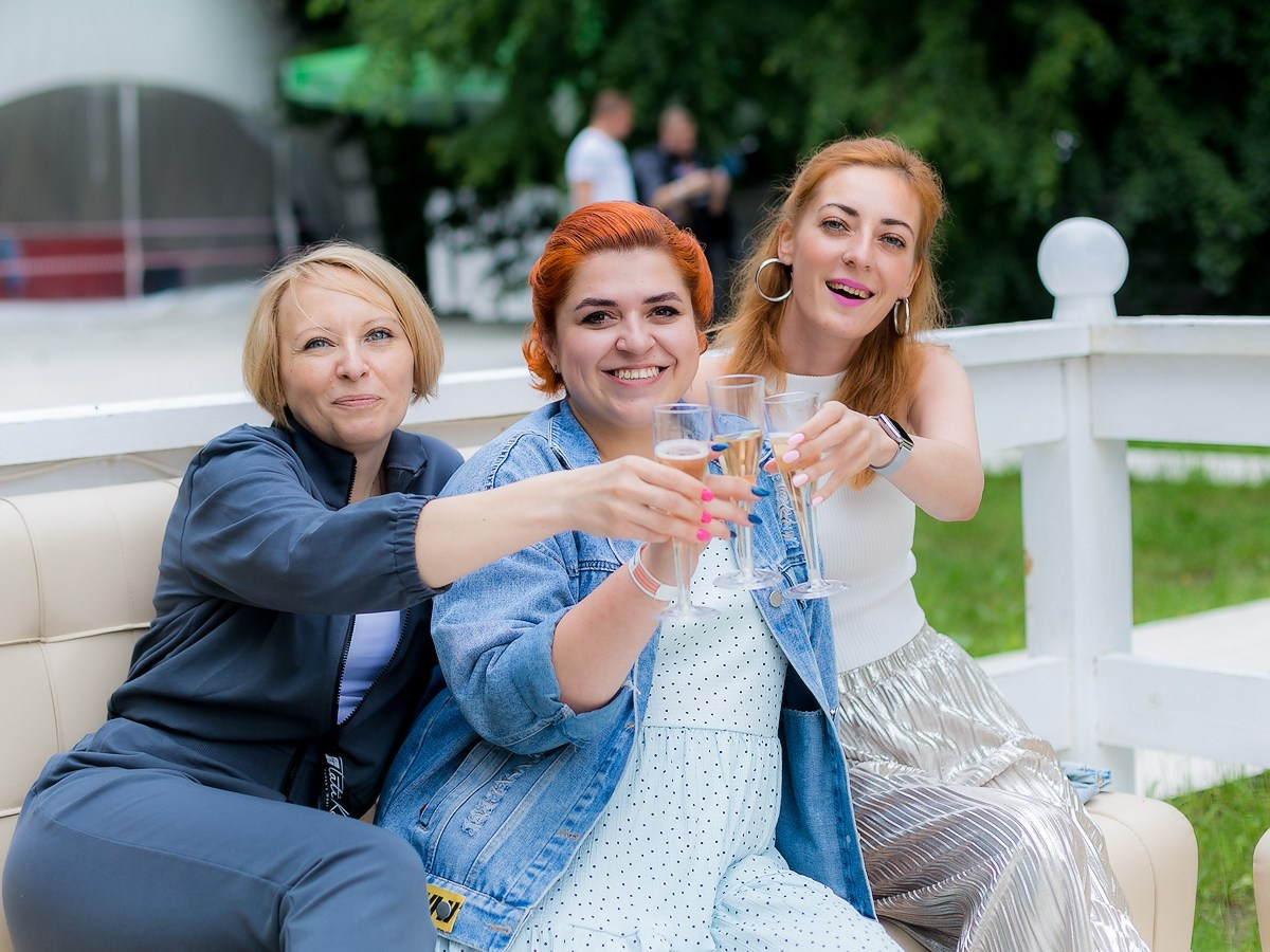 Фотосъемка корпоратива Major на берегу строгинской поймы. Репортажный фотограф Борис Геер