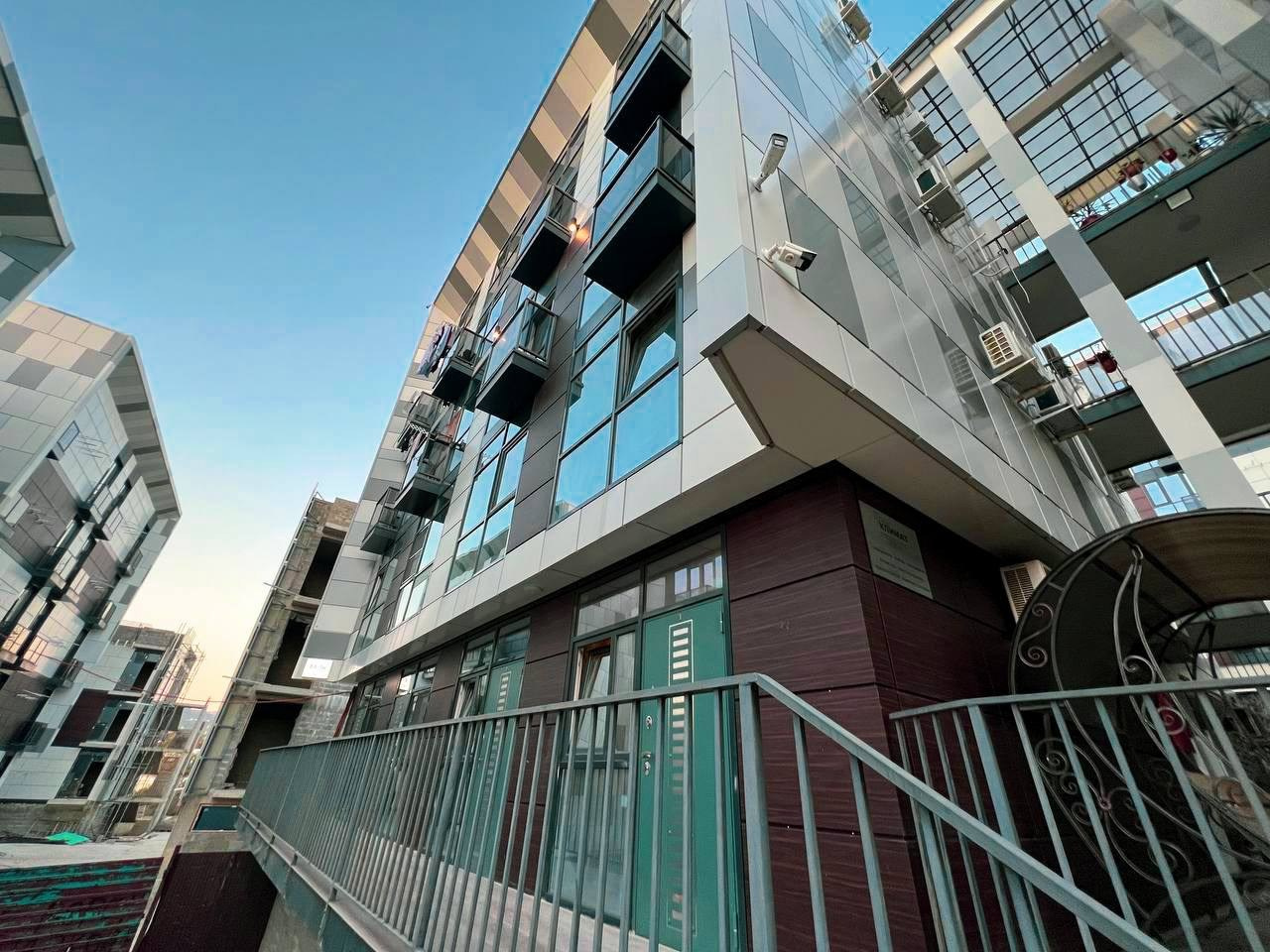 Стильная, двухуровневая квартира в новом, современном жилом комплекce!. Квартиры посуточно, длительно в Сочи, LARA APART GROUP