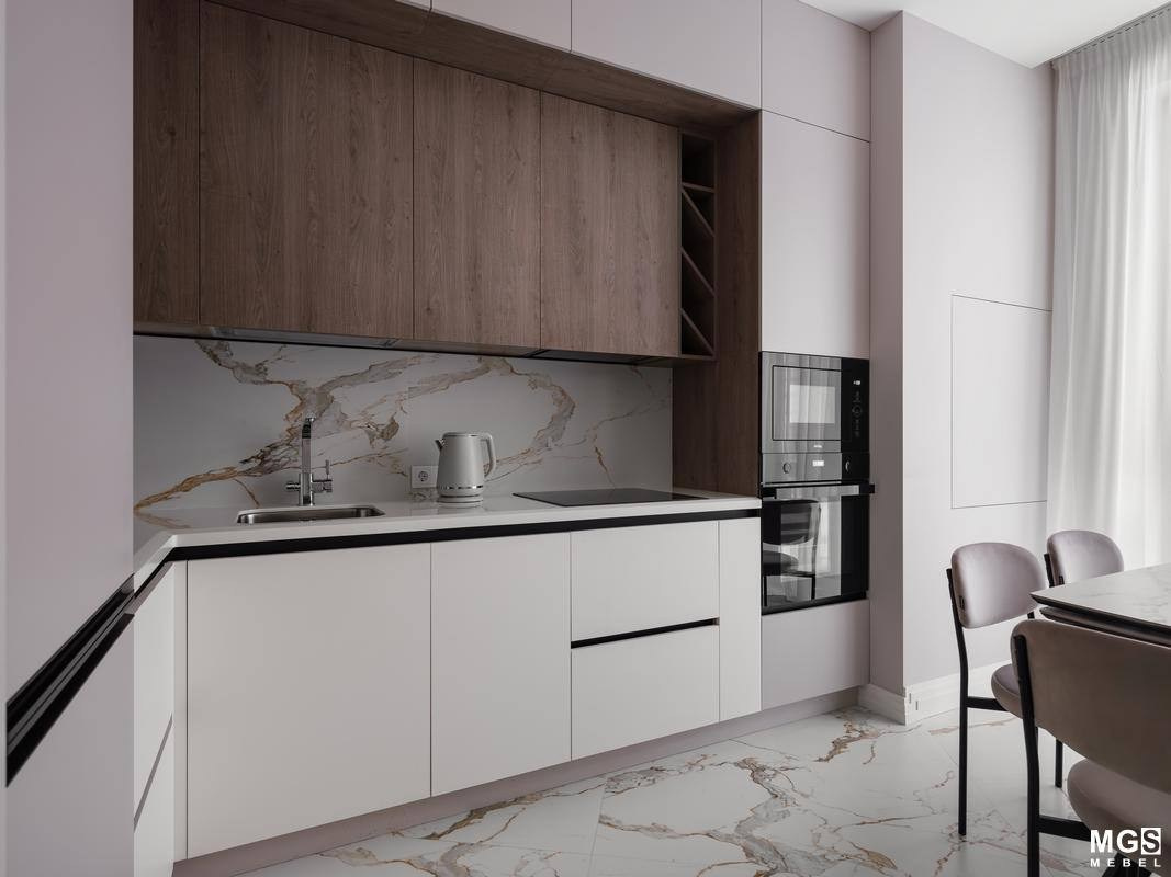 Светлая кухонная мебель в современном интерьере