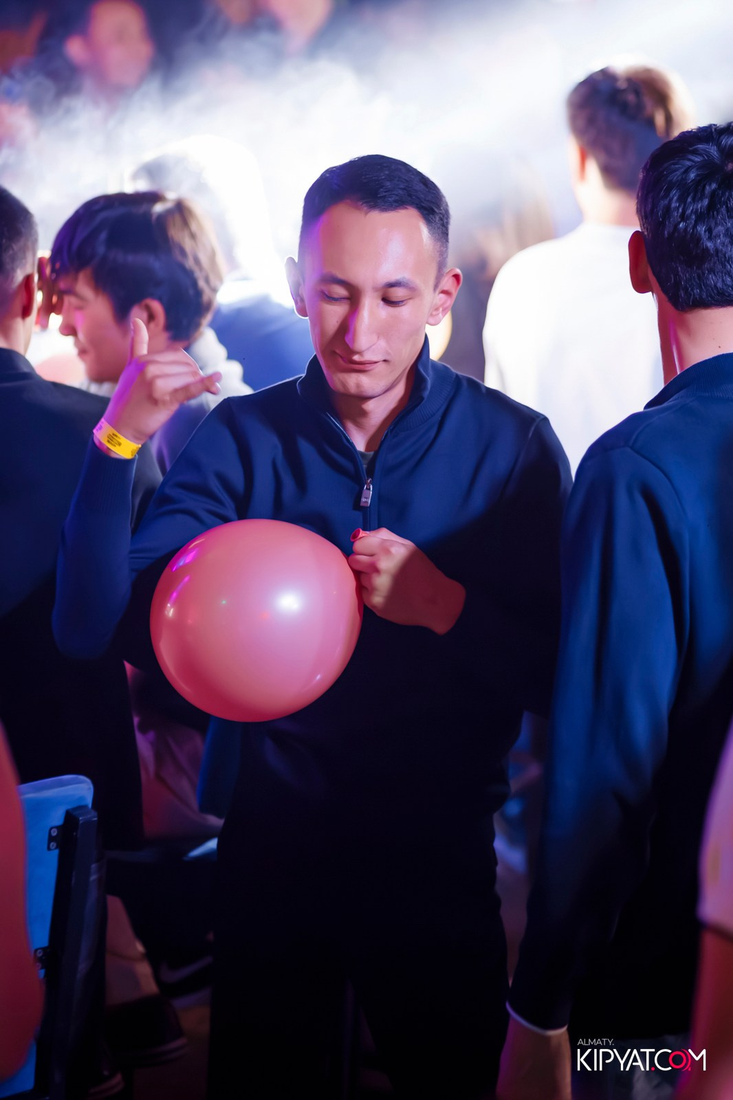 UYAT EMES BAR. КИПЯТКОМ АЛМАТЫ!