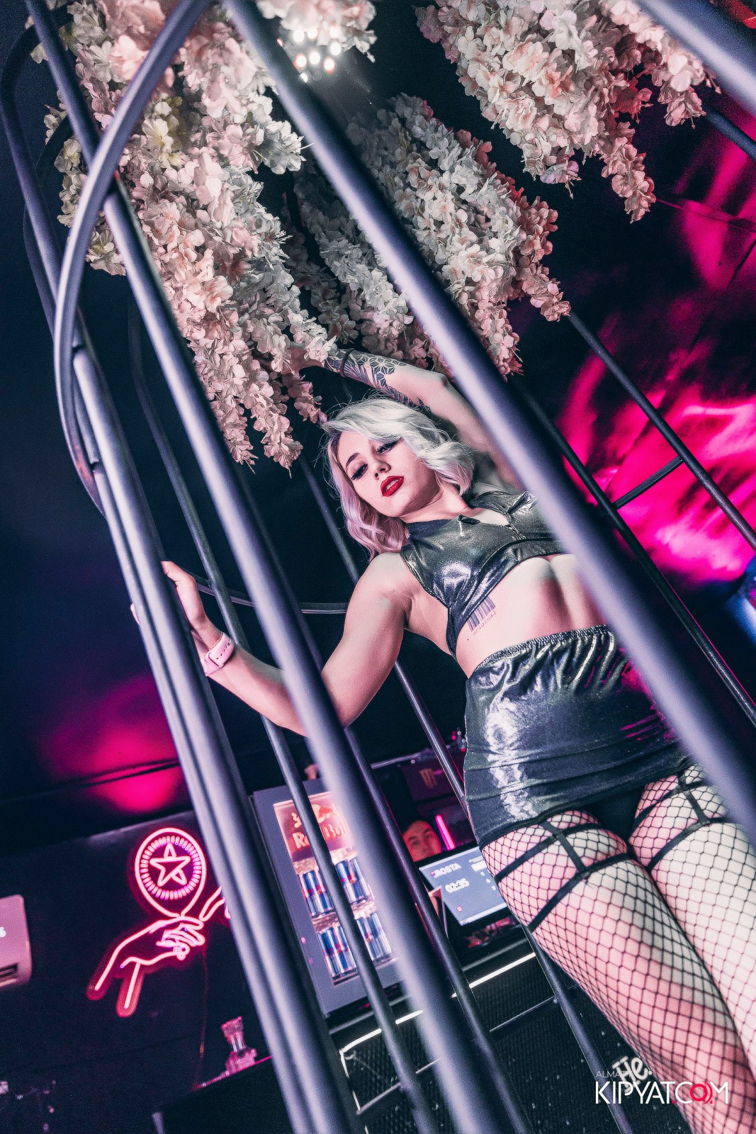 UYAT EMES BAR. КИПЯТКОМ АЛМАТЫ!