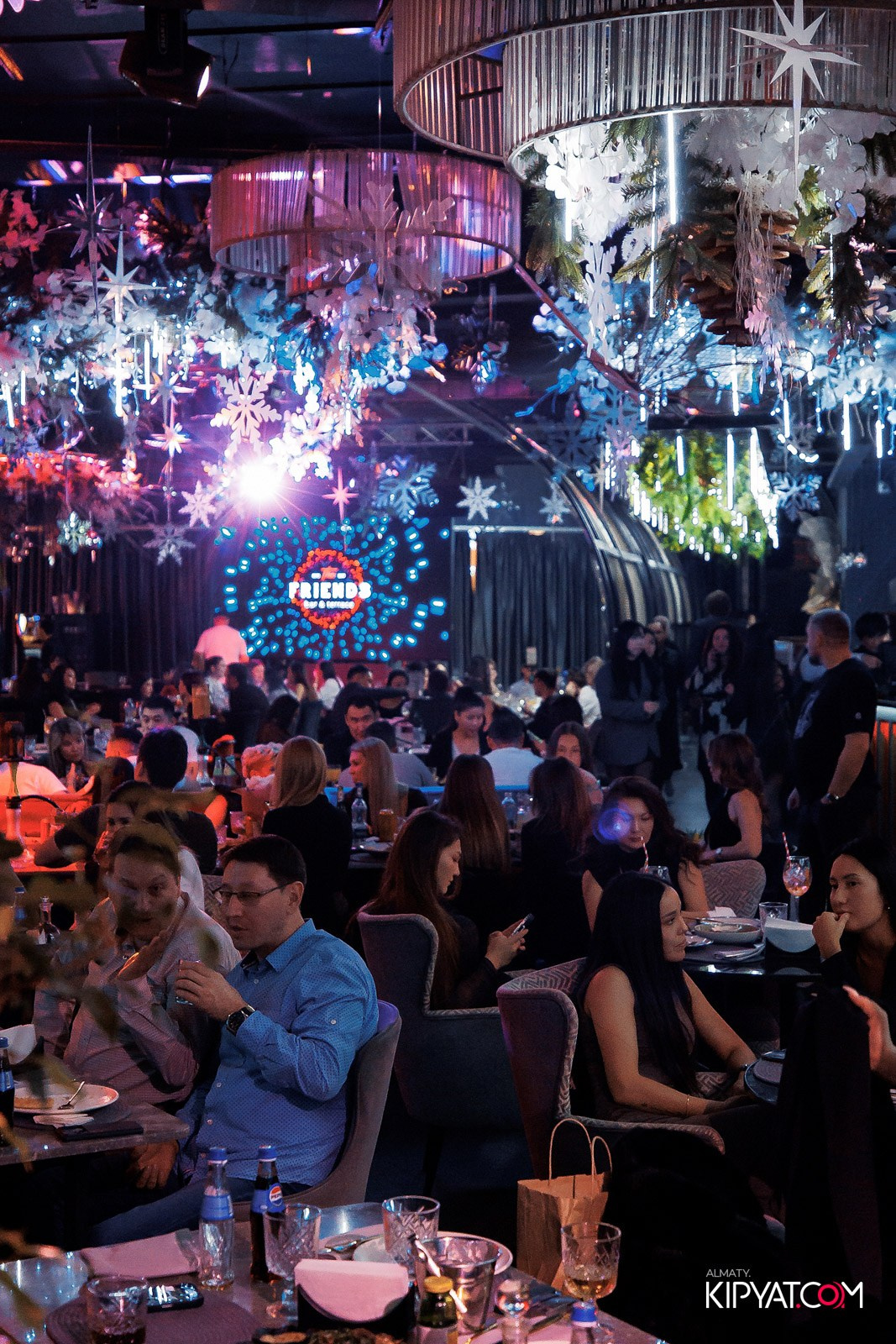 FRIENDS BAR & TERRACE. КИПЯТКОМ АЛМАТЫ!