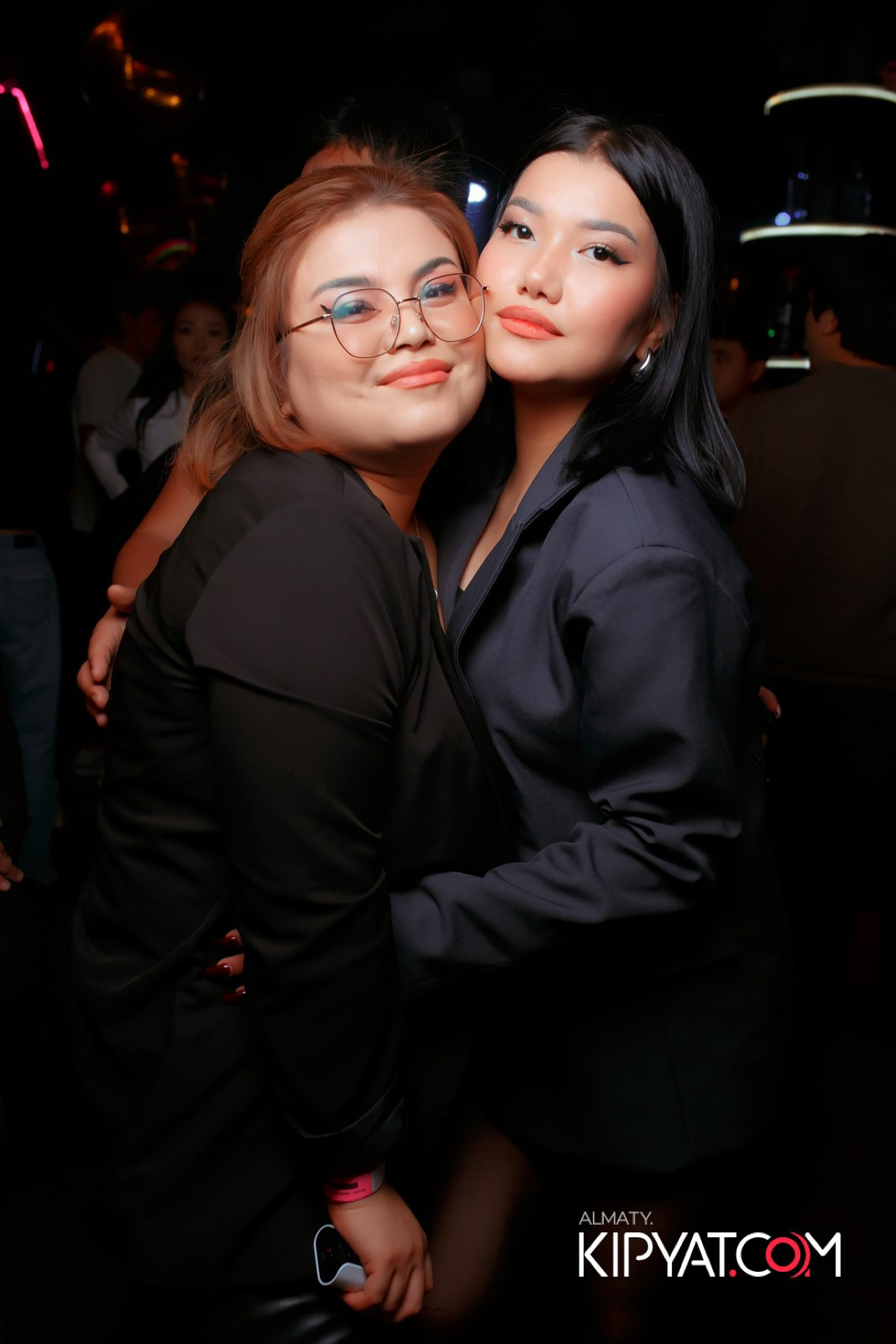 UYAT EMES BAR. КИПЯТКОМ АЛМАТЫ!