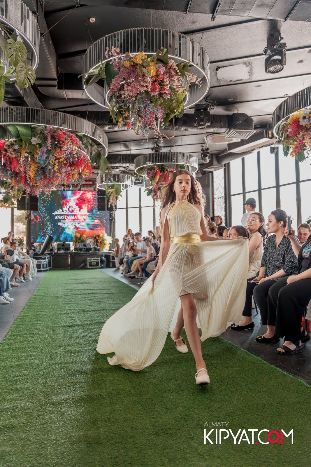 PROM KIDS FASHION SHOW. КИПЯТКОМ АЛМАТЫ!