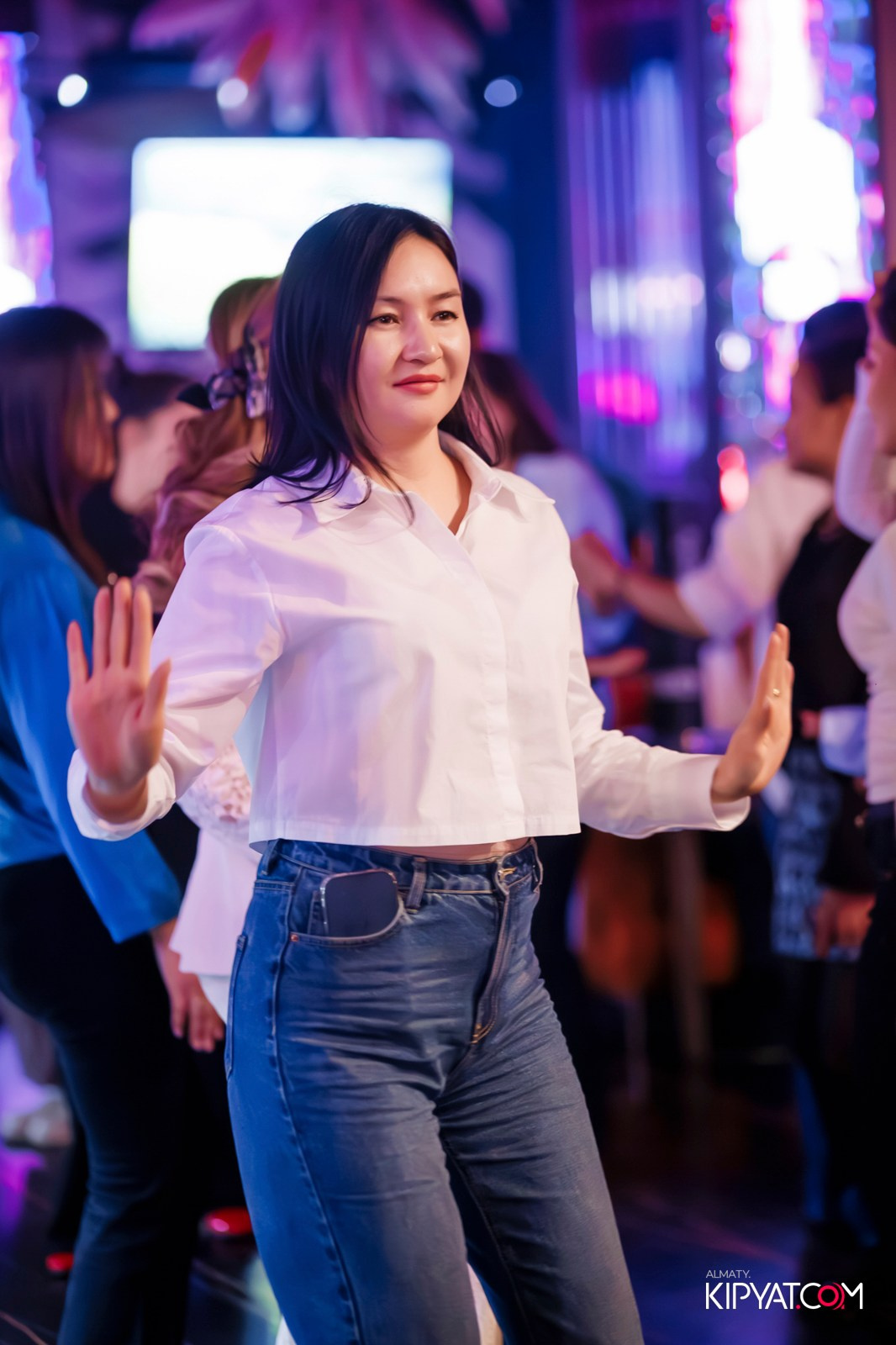 БАР ПАНАЕХАЛИ НА ТОЛЕ БИ. КИПЯТКОМ АЛМАТЫ!