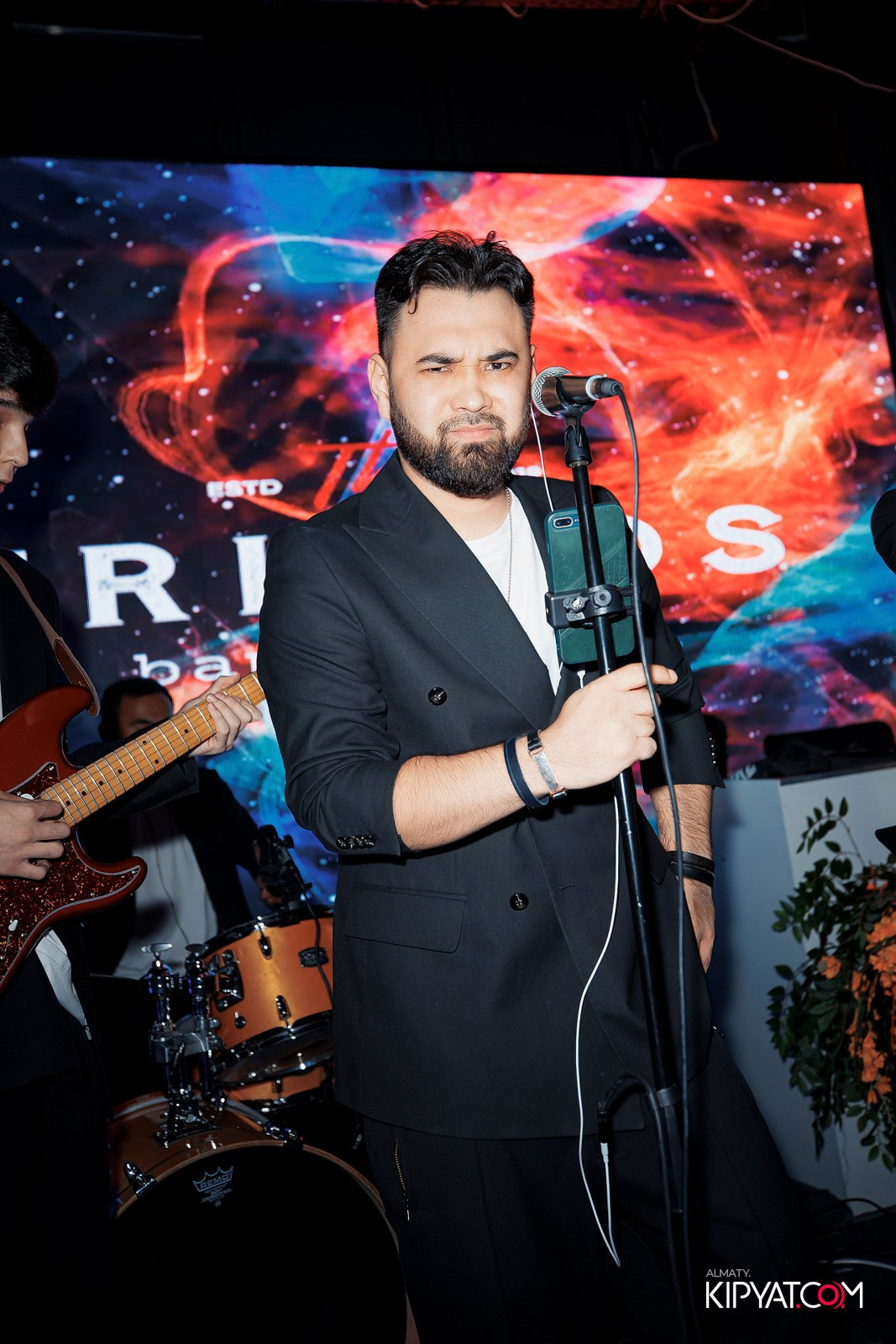 FRIENDS BAR & TERRACE. КИПЯТКОМ АЛМАТЫ!