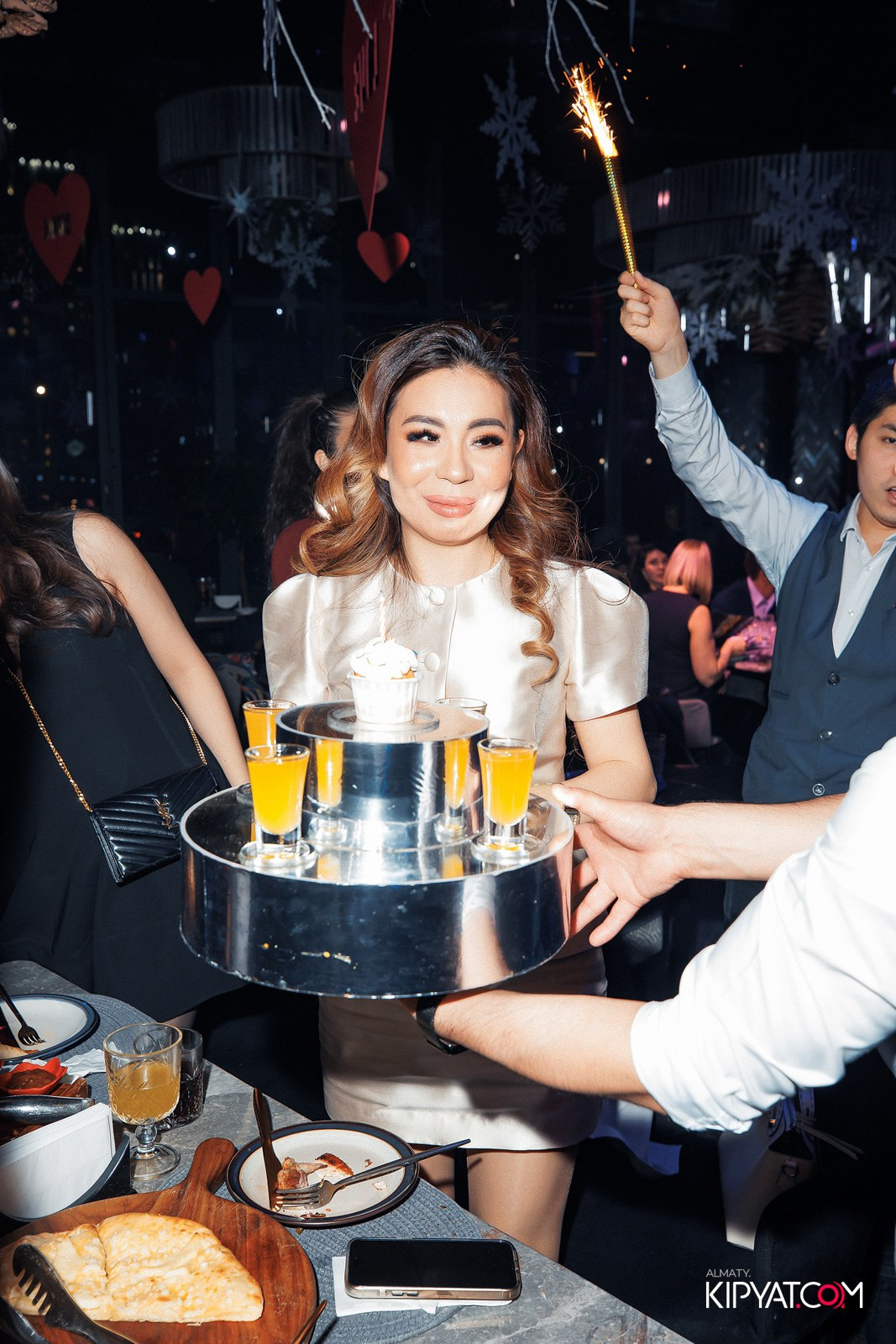 FRIENDS BAR & TERRACE. КИПЯТКОМ АЛМАТЫ!