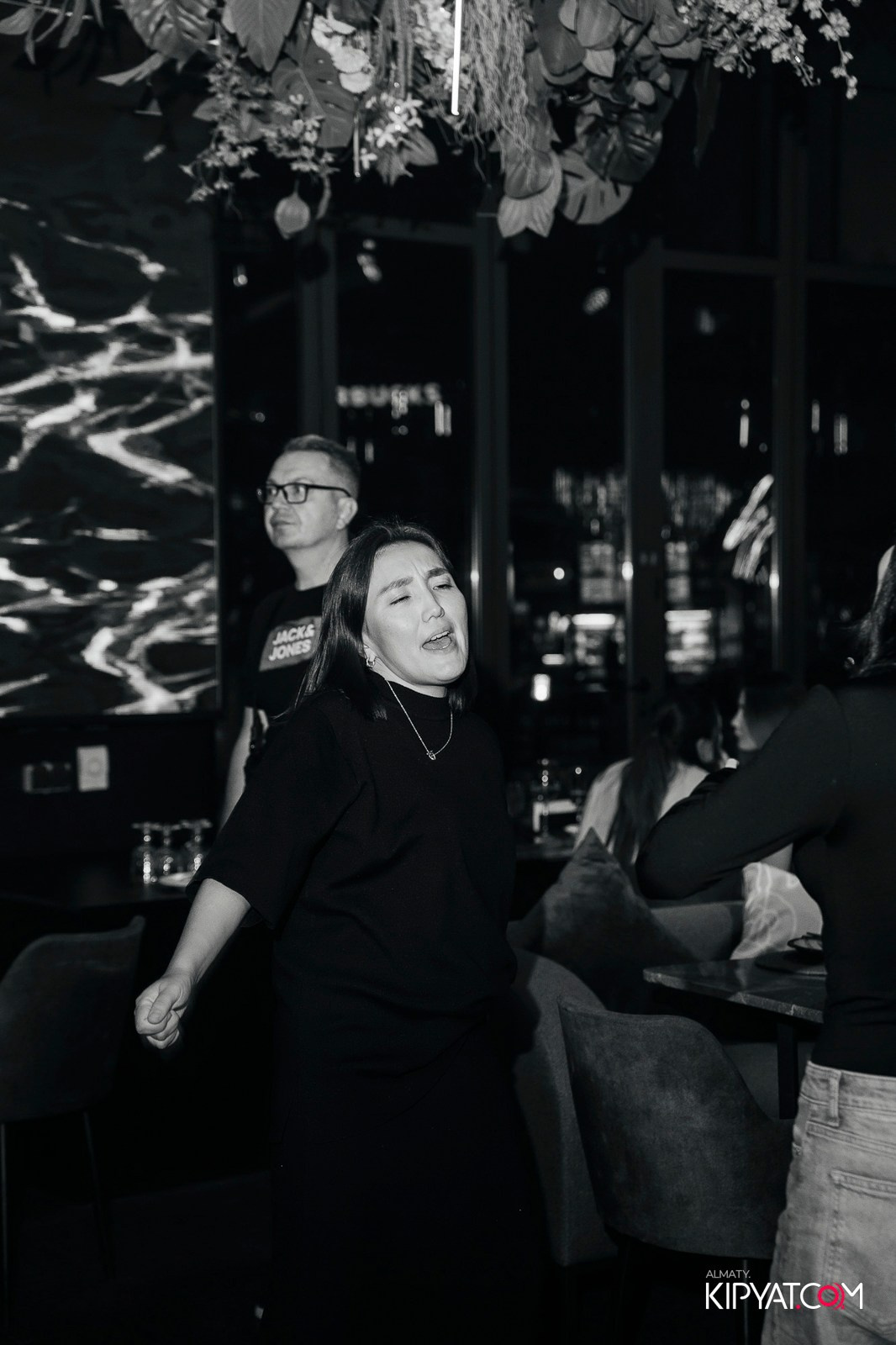 FRIENDS BAR & TERRACE. КИПЯТКОМ АЛМАТЫ!