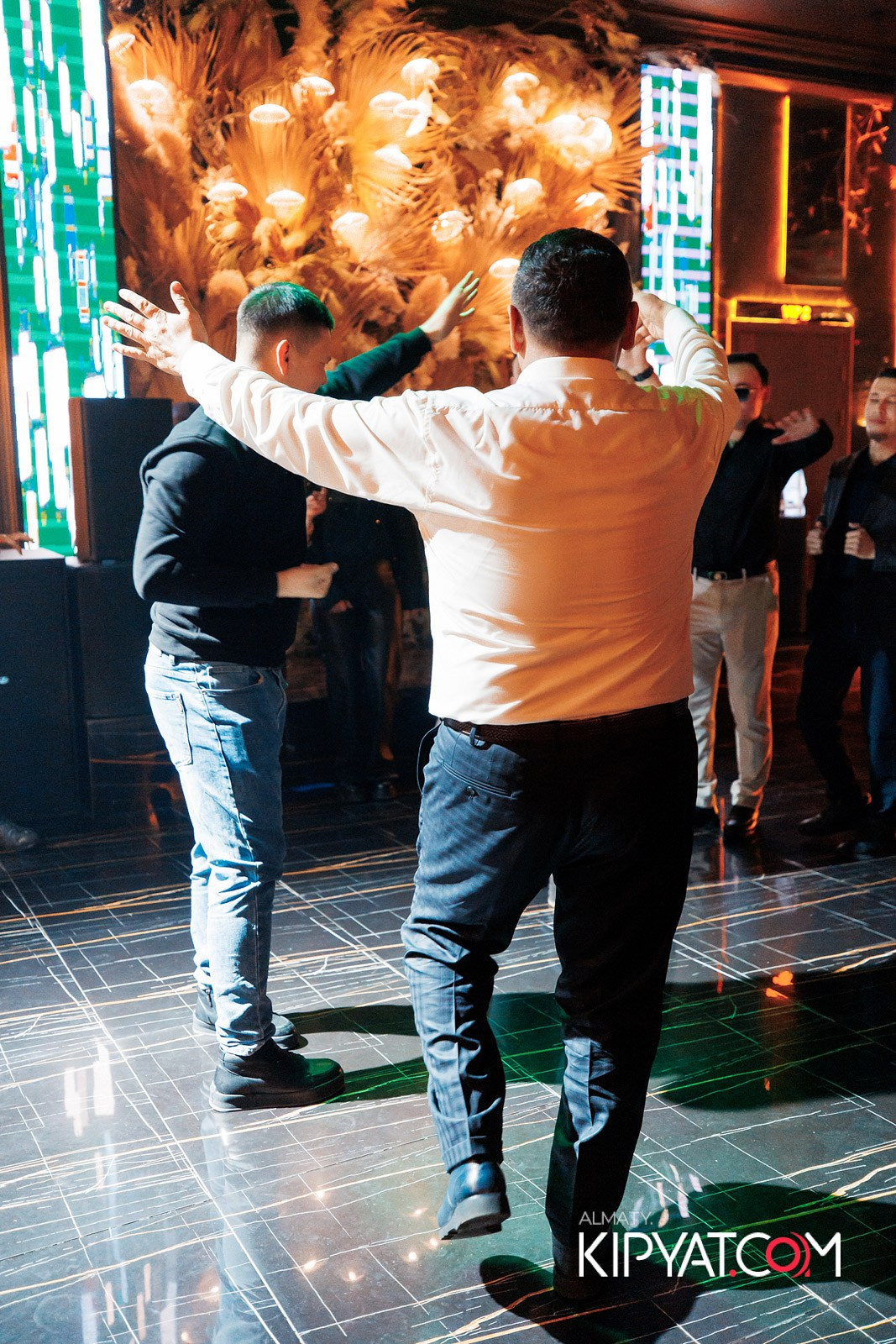 БАР ПАНАЕХАЛИ НА ДОСТЫК. КИПЯТКОМ АЛМАТЫ!