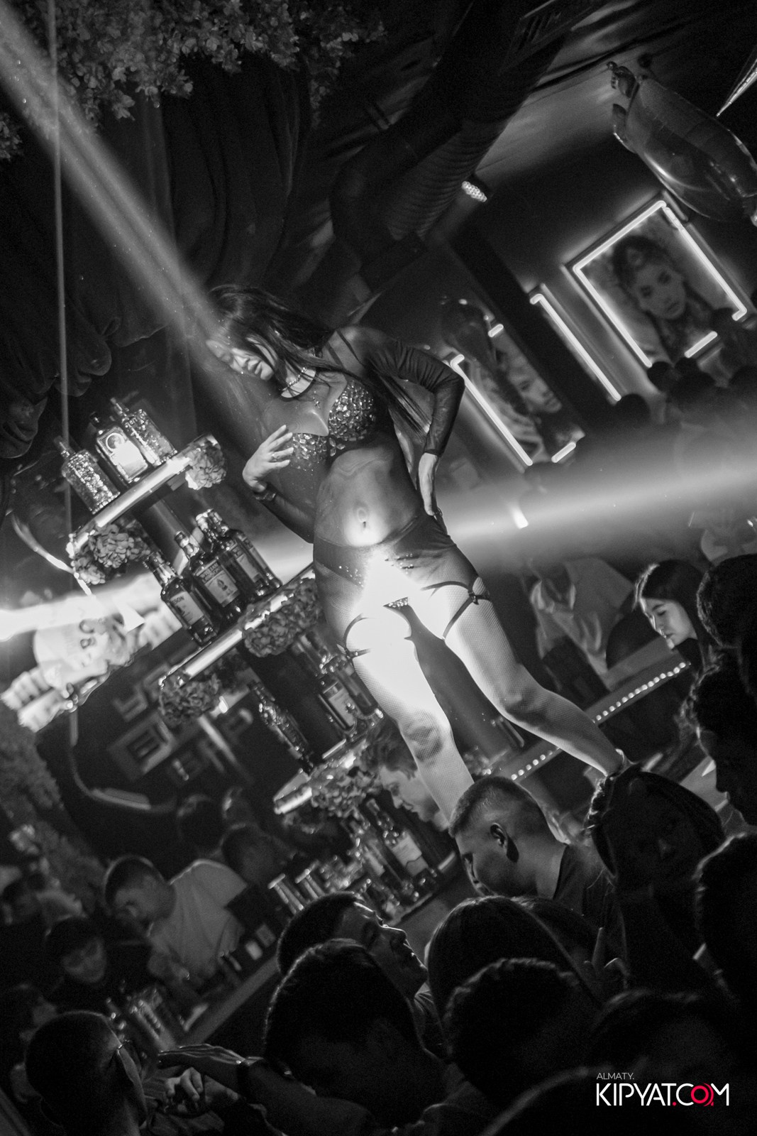 UYAT EMES BAR. КИПЯТКОМ АЛМАТЫ!