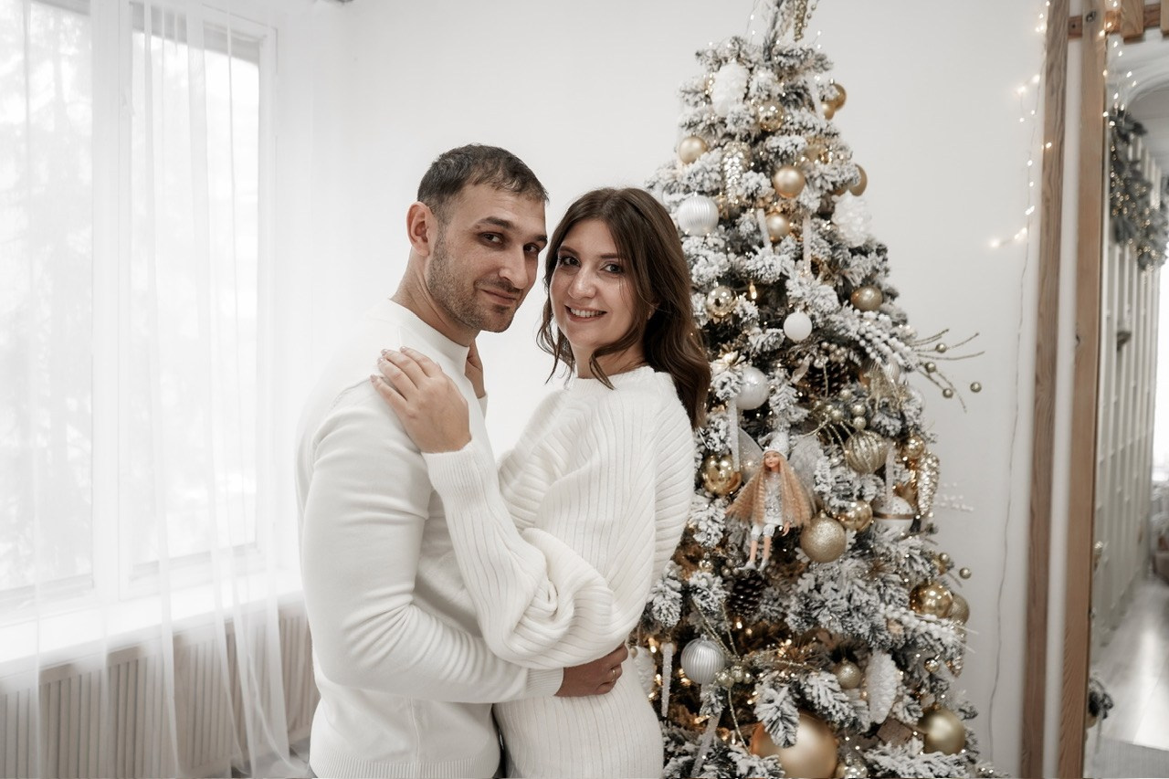 Семейный фотограф в Батайске и Ростове-на-Дону. Новогодняя фотосессия в студии Белый кролик. Свадебный фотограф в Ростове-на-Дону. Таинство Крещения и Венчания, семейные фотосессии. Алёна Чёботова