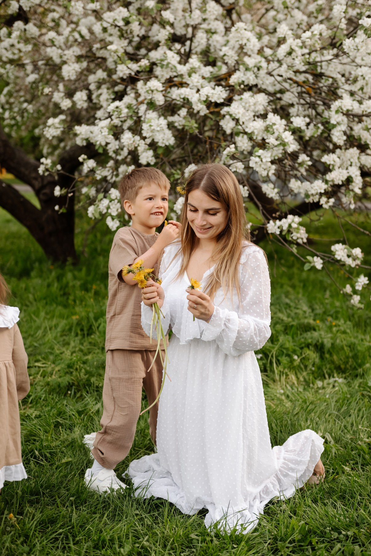 Фотосессия в яблонях. Свадебный и семейный фотограф в Санкт-Петербурге Елена Худякова